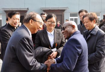 赤道幾內(nèi)亞原農(nóng)業(yè)、畜牧與食品部部長維克托•格蘭赫•梅萊訪問江西贛糧實業(yè)有限公司