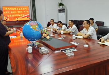南昌縣農(nóng)技站、植保站、種子站岡上基地指導(dǎo)夏季病蟲害綜合防治